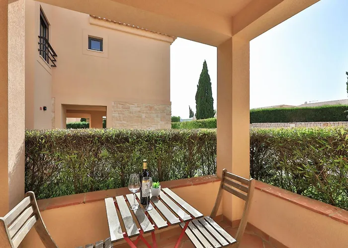 아파트 Coolhouses Algarve, 2 Bed Elegant Flat, Private Pool & Garden, Facilities, Mar Da 19 Senhora da Luz