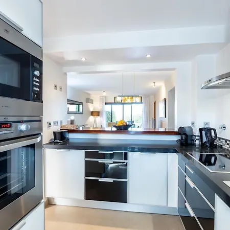 Apartment Coolhouses Algarve, 2 Bed Elegant Flat, Private Pool & Garden, Facilities, Mar Da 19 Praia Da Luz