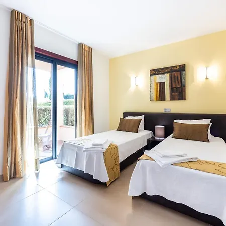 Coolhouses Algarve, 2 Bed Elegant Flat, Private Pool & Garden, Facilities, Mar Da 19 Apartment