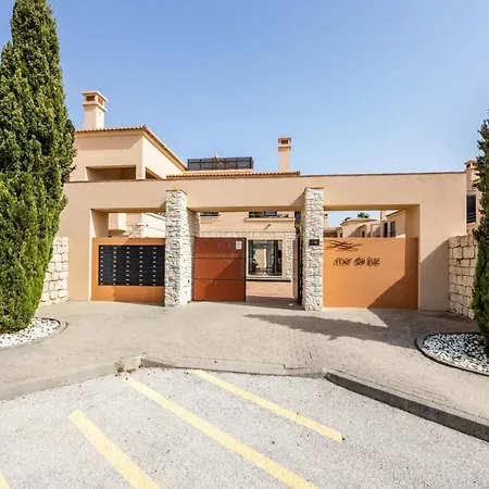 Coolhouses Algarve, 2 Bed Elegant Flat, Private Pool & Garden, Facilities, Mar Da 19 * Praia Da Luz