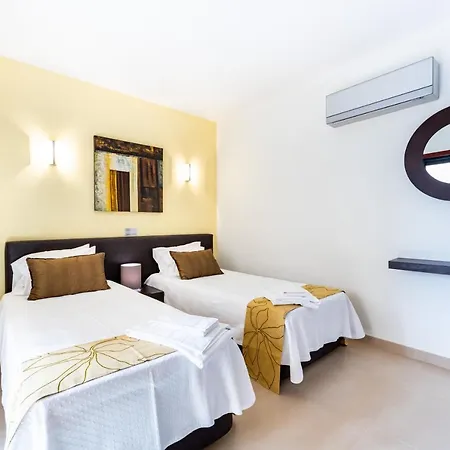Coolhouses Algarve, 2 Bed Elegant Flat, Private Pool & Garden, Facilities, Mar Da 19 * Praia Da Luz