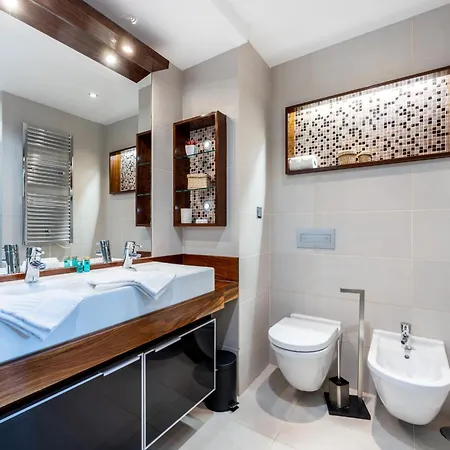 Coolhouses Algarve, 2 Bed Elegant Flat, Private Pool & Garden, Facilities, Mar Da 19 * Luz