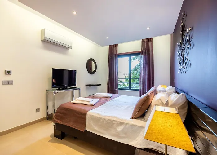 Апартаменты Coolhouses Algarve, 2 Bed Elegant Flat, Private Pool & Garden, Facilities, Mar Da 19